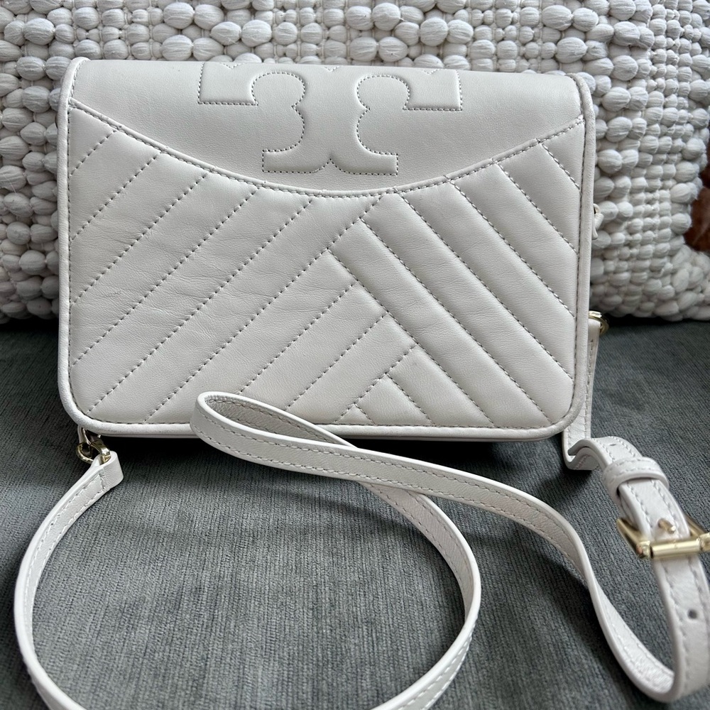 Tory Burch Fleming Convertible Soft Leather Crossbody Bag - Picture 9 of 9